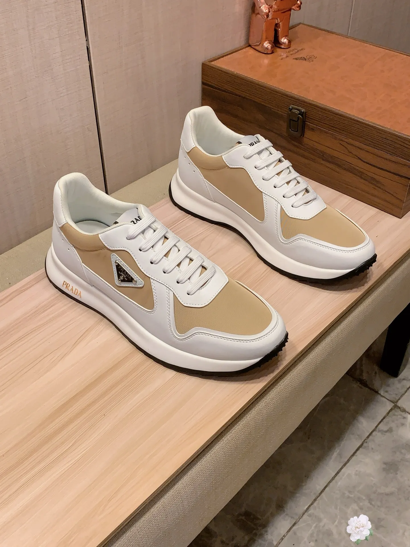 Men's men's shoes💰460💰💰🎩🎩[Lightning][Lightning] "PRADA*" The latest and most popular casual shoes, top brand [seduce] luxury ~ purchasing agency, top ~ quality. [Strong] The upper is made of imported breathable cowhide with material ➕ breathable sheepskin feet (•) and fine workmanship. The original stylish and stylish soft rubber wear-resistant and non-slip outsole is light and comfortable on the feet. The real thing looks better when photographed in person. 0121: code: 38-44, 4️⃣ colors selected